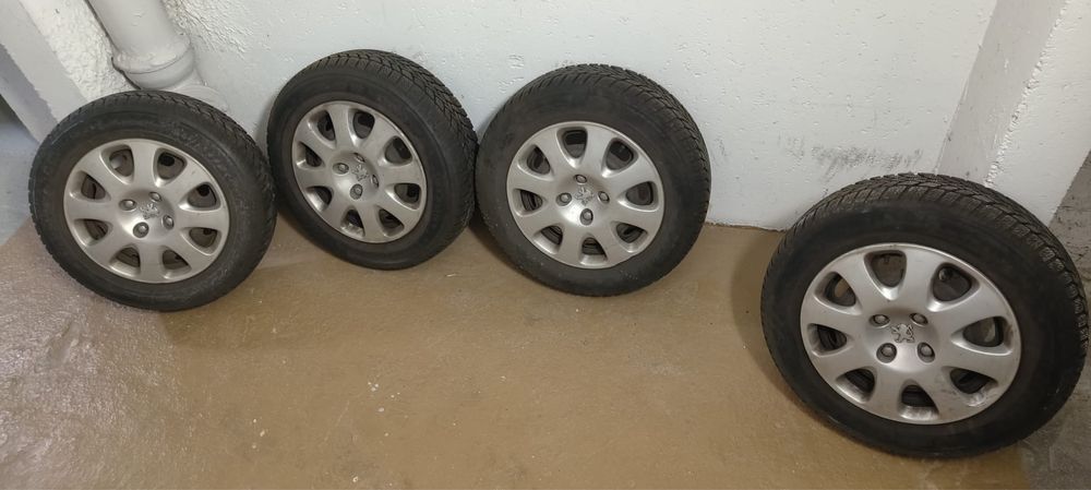Opony zimowe z felgami i kołpakami 195/65/15 4x108