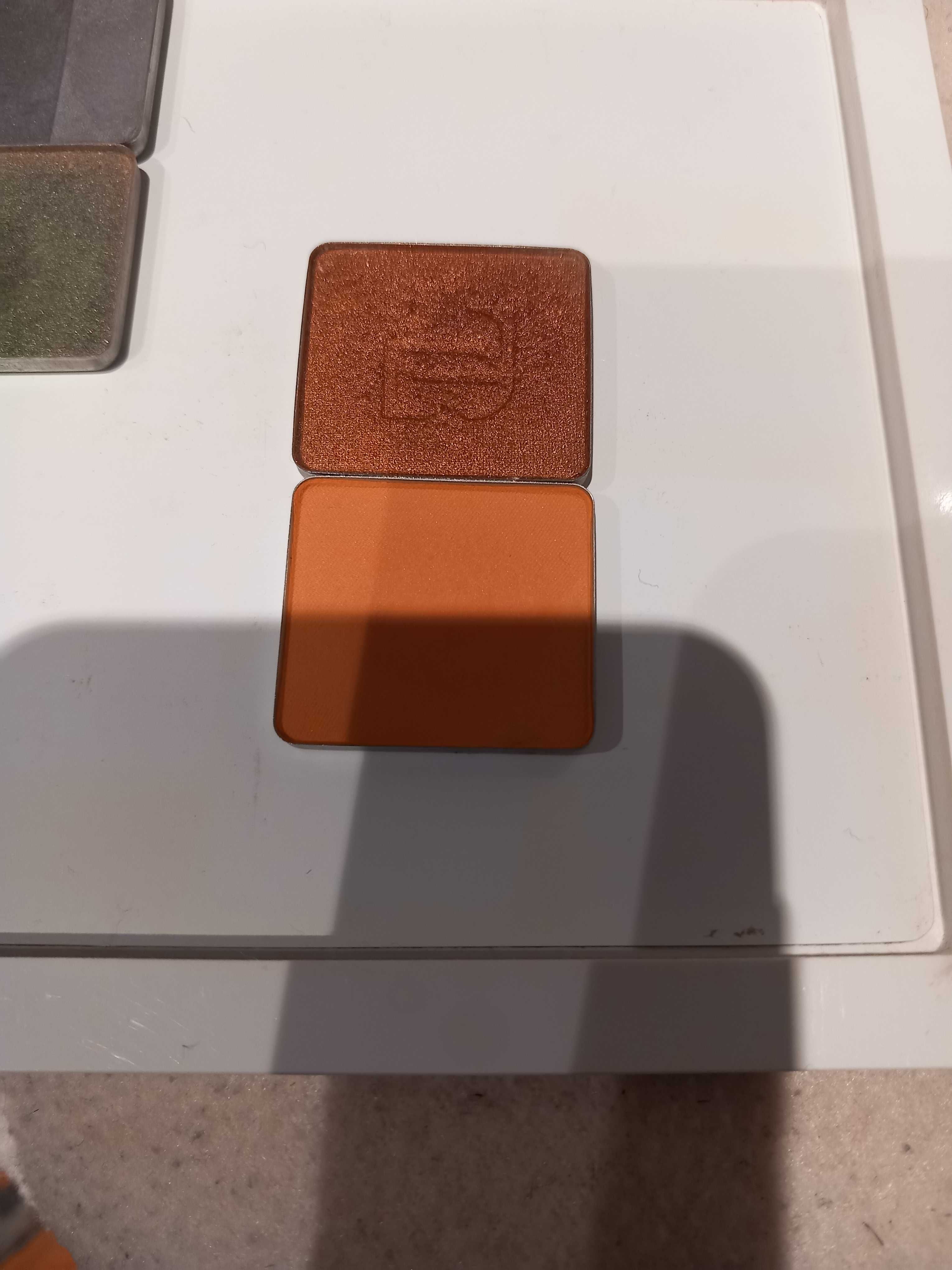 Inglot satynowy cień rudy brąz Jennifer Lopez
