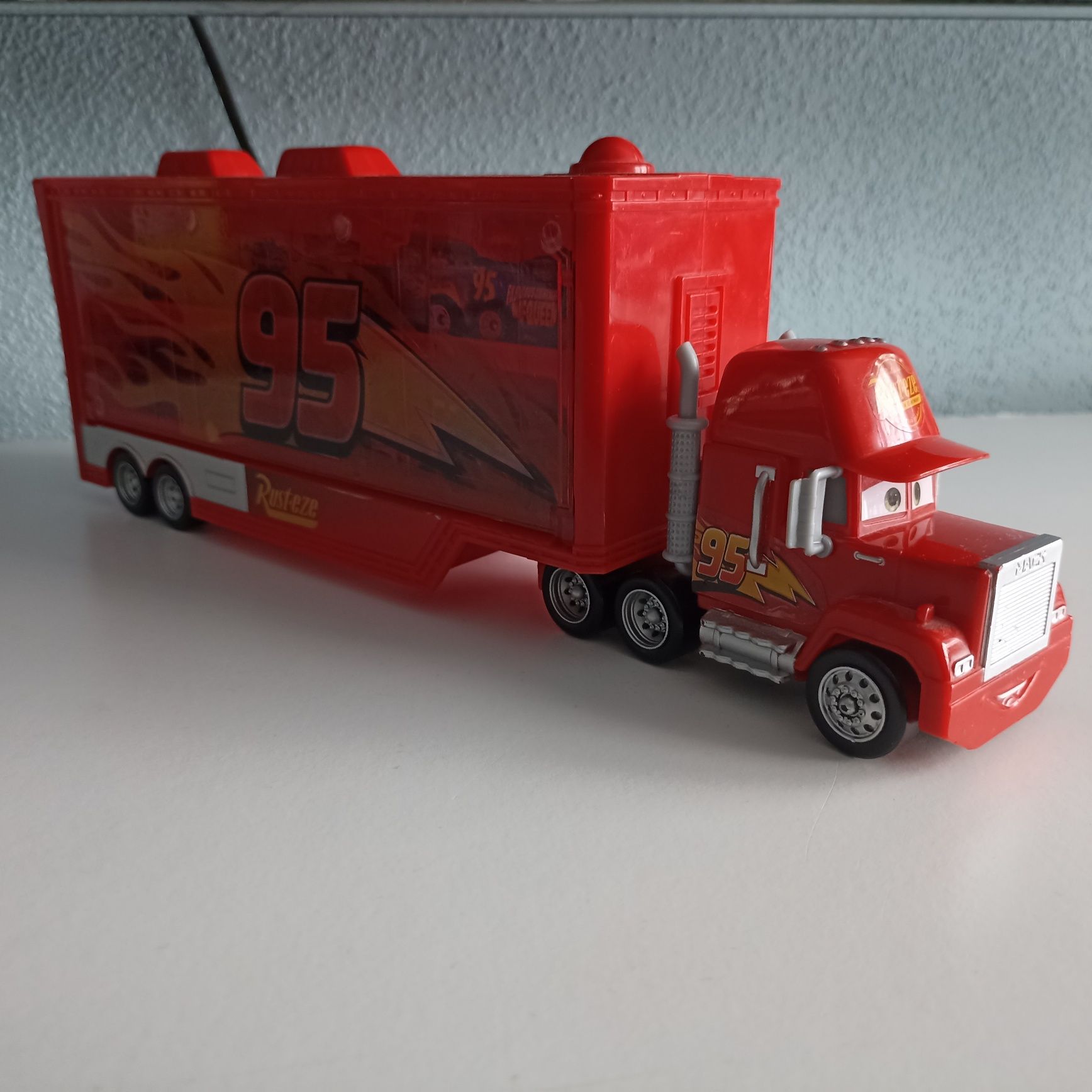 Tir Maniek McQueen + 17 metalowych aut mattel