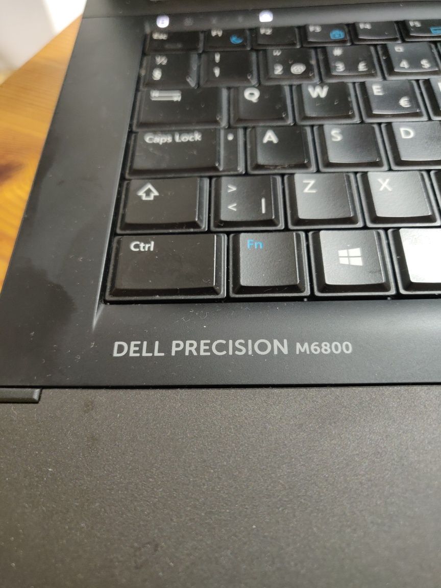 Dell m6800 з зарядкою