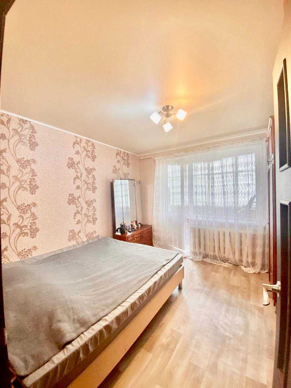 Продаж 2-кімнатної вул. І. Сірка поруч о.Чеха. Два балкони! 3/9 поверх
