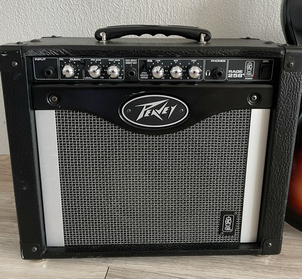 Zestaw gitara elektryczna Squier + wzmacniacz Peavey Rage 258 combo