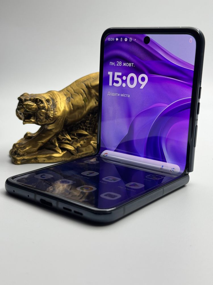 Найкращій смартфон Motorola Razr 2024 XT24553 8/256