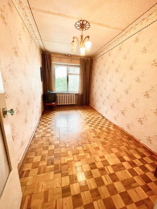 Продам  велику 3к квартиру  пр О.Поля 1/9 низ Кірова