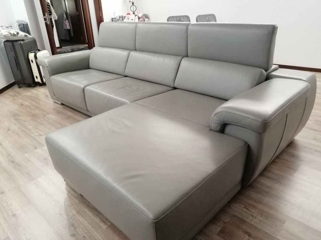 Sofá com chaise longue em pele