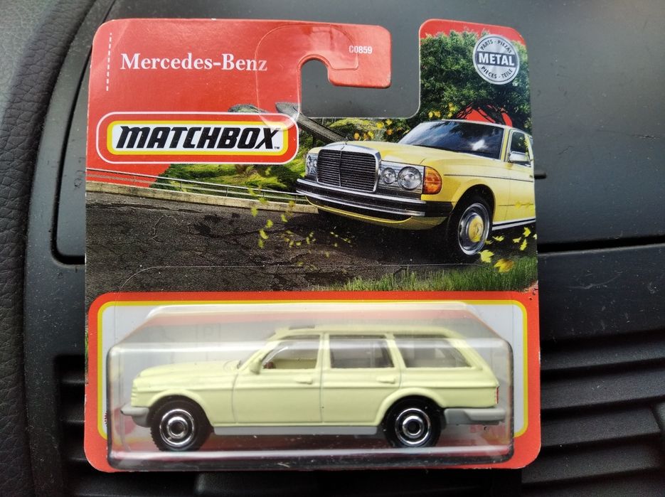 1980 Mercedes Benz  S123 Station wagon matchbox 1:64