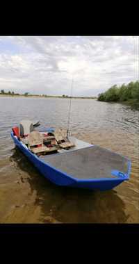 Лодка Автобот алюминиевая с мотором ямаха 8л.с с лафетом.
