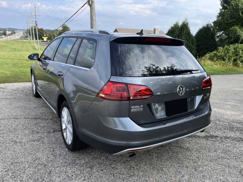 Volkswagen Golf      2017