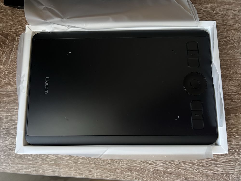 Графічний планшет Wacom Intuos Pro S