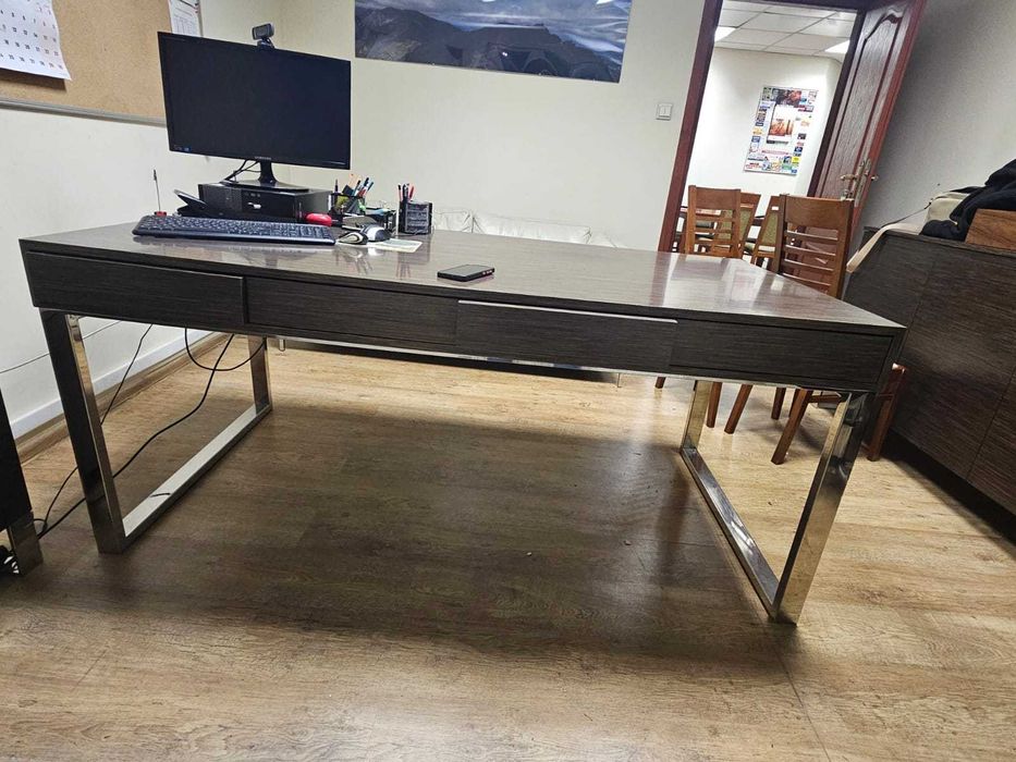 Zestaw eleganckich mebli biurowych