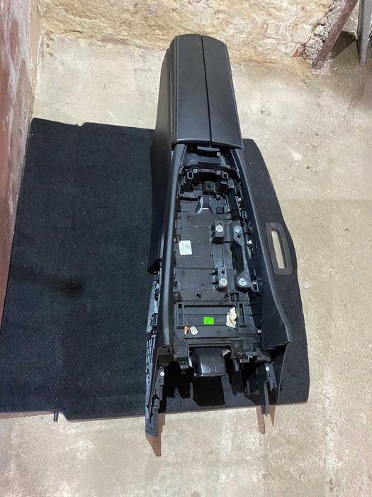 Центральна консоль підлокітник Nissan Rogue t33 2020-2024