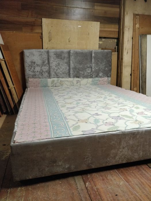 Ліжко двоспальне під матрас