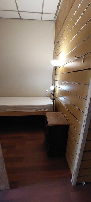 Quarto individual quase tudo incluido alugar, aluguer, arrendar.