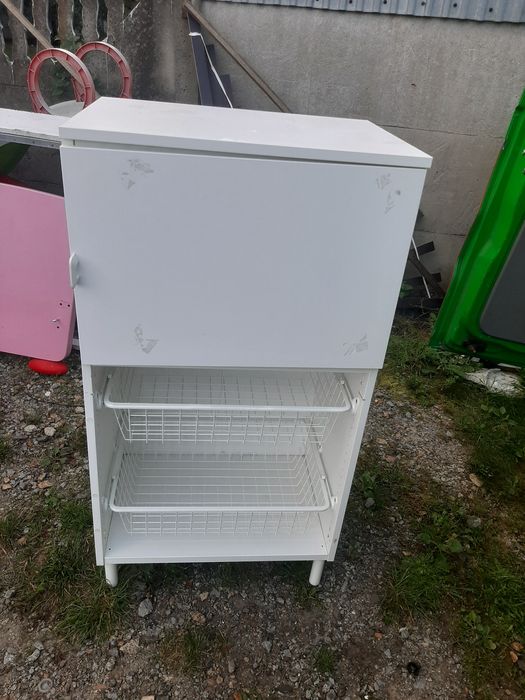 Sprzedam komodę białą do pokoju dzieciecego