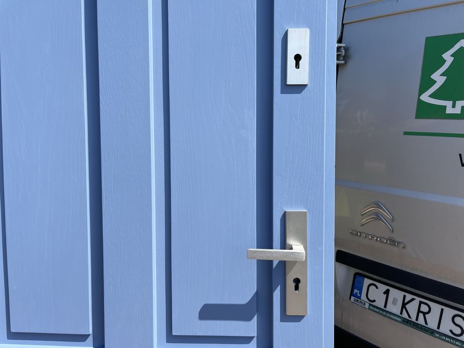 Drzwi zewnętrzne drewniane niebieskie czyste powietrze Na wymiarMontaż