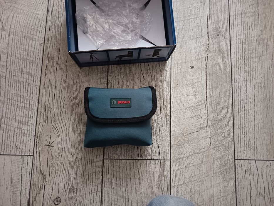 Laser Bosch GL 2-10 ze statywem