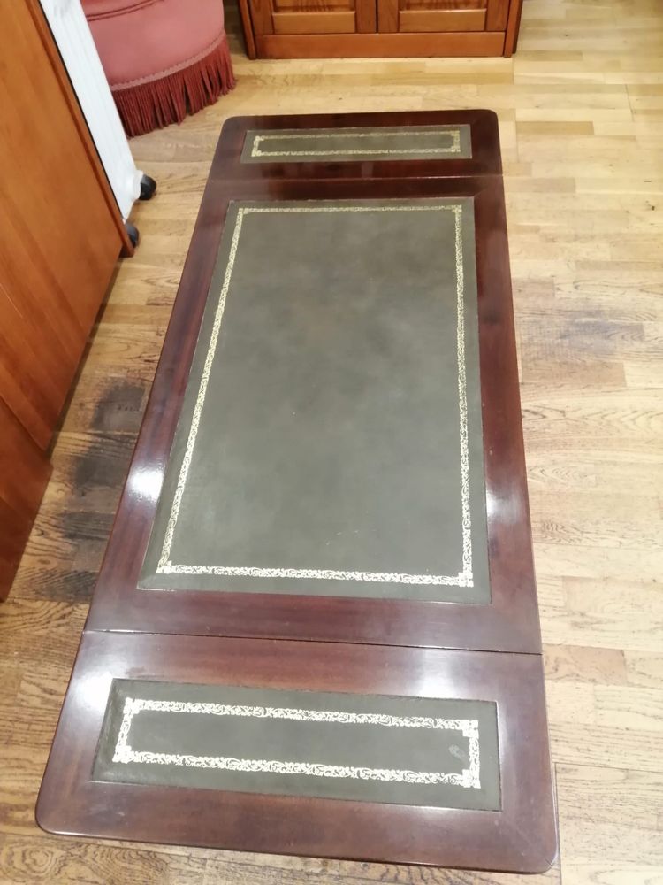 Mesa de centro em mogno e pele