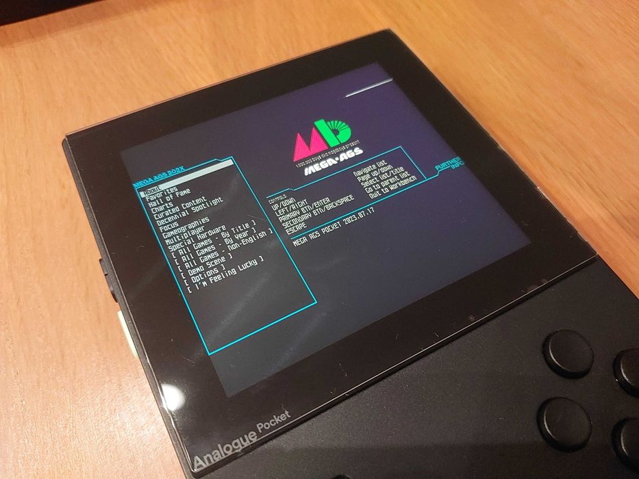 Analogue Pocket + karta + etui