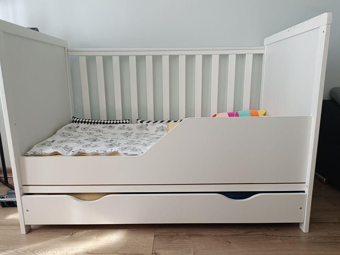 Łóżeczko/tapczanik Lili z szufladą 120x60 białe plus materac