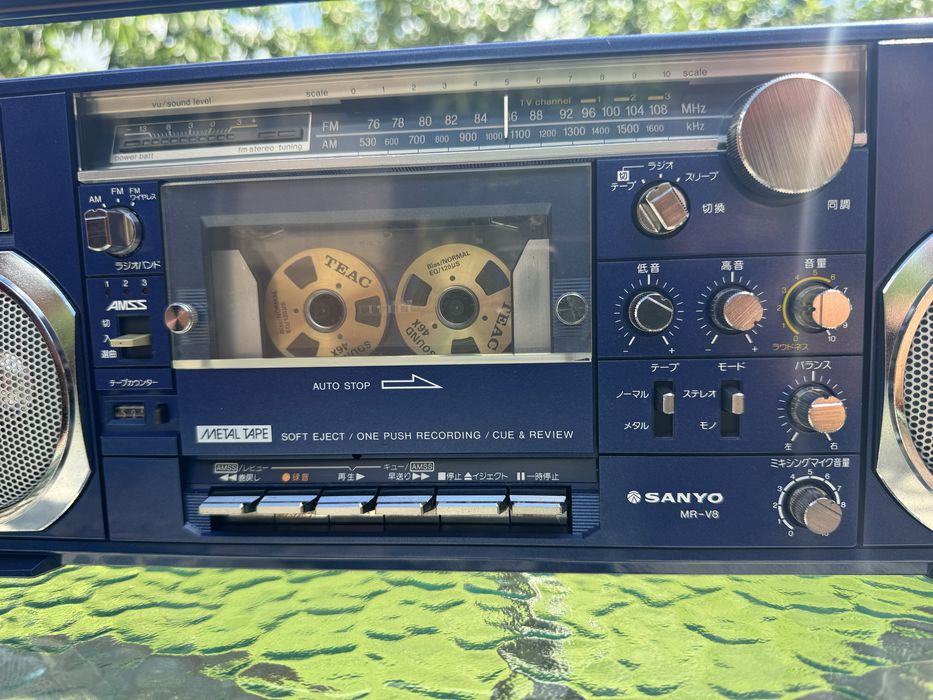 Продам магнитолу SANYO V8