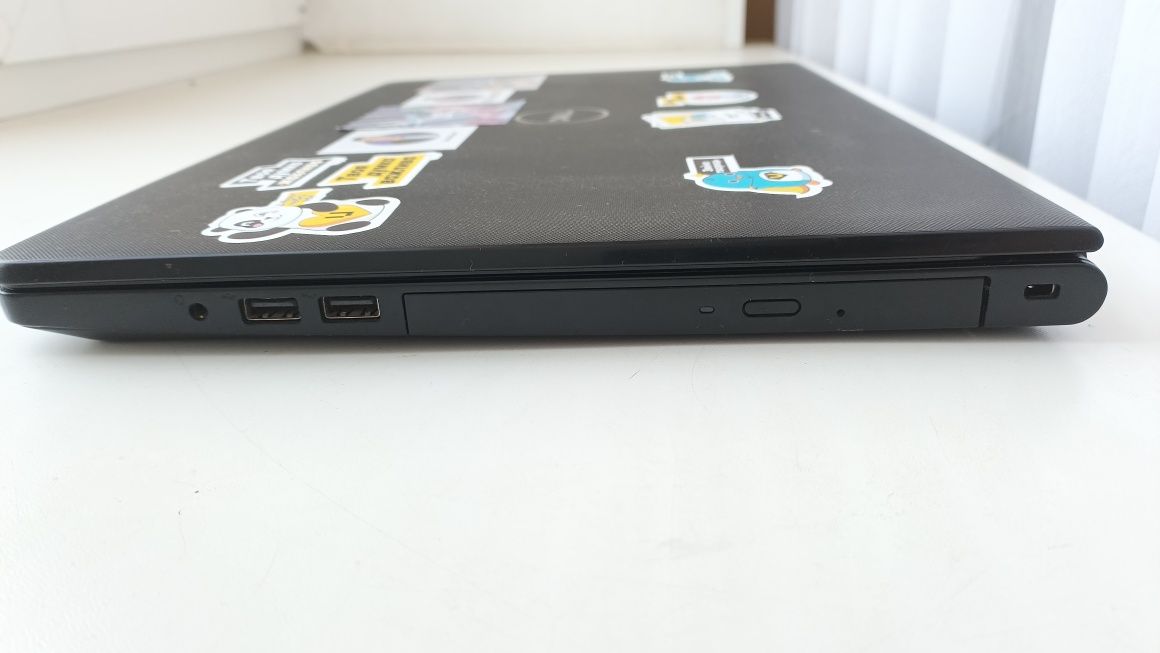 Dell (4 ядра/ RAM 8 Гб/ SSD 120 Гб/ батарея 3 год/ відео 1 Гб