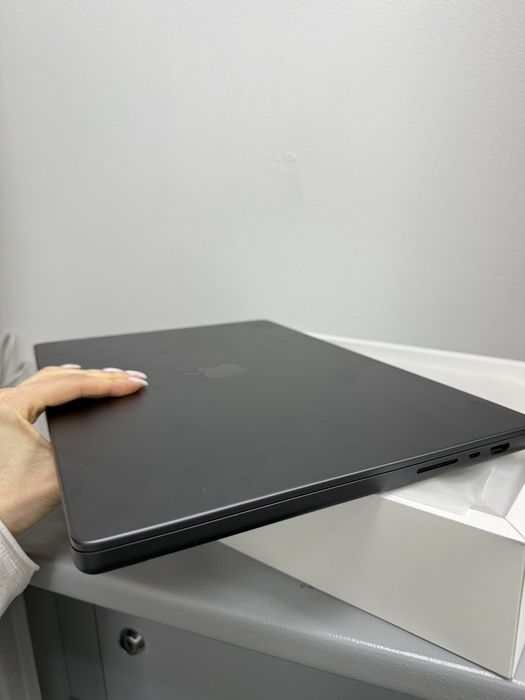 Used Apple Macbook Pro 16 36/512Gb. m3 pro chip