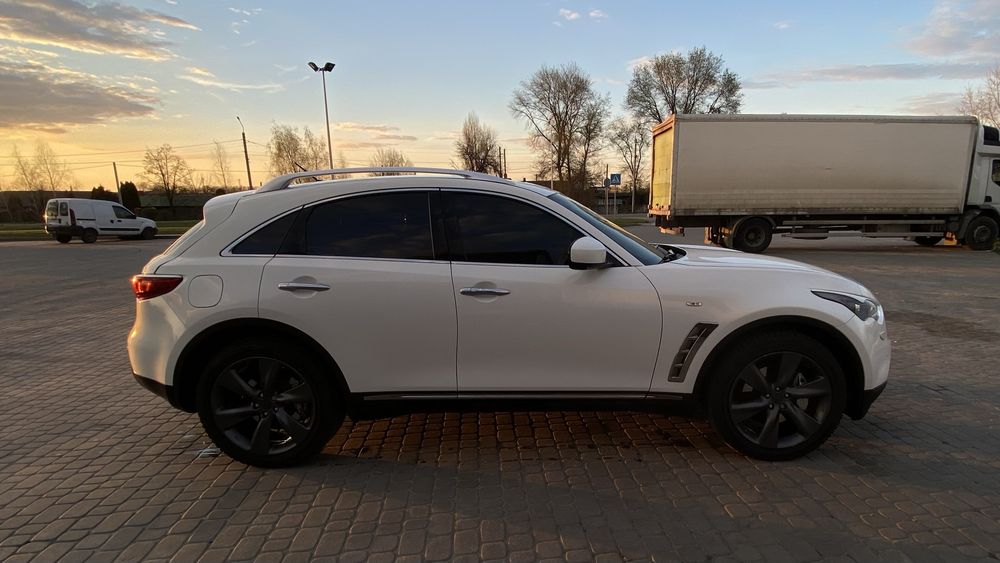 Продам Infiniti FX S51 2010 5.0