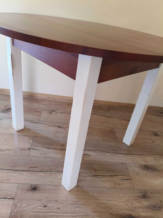 Sprzedam stół, okragły.