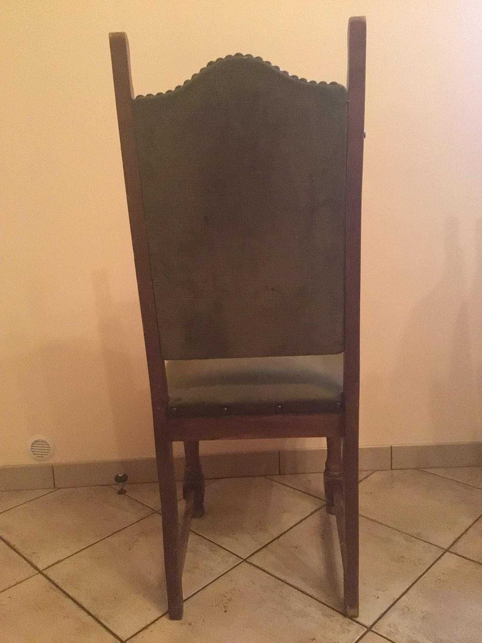 Krzesła w dawnym stylu