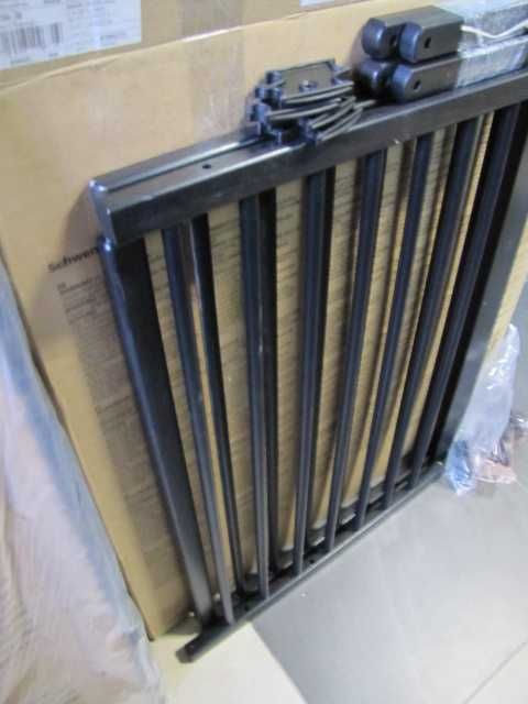 Geuther Bramka zabezpieczająca na schody Plus 2733+ 67-107 cm czarna