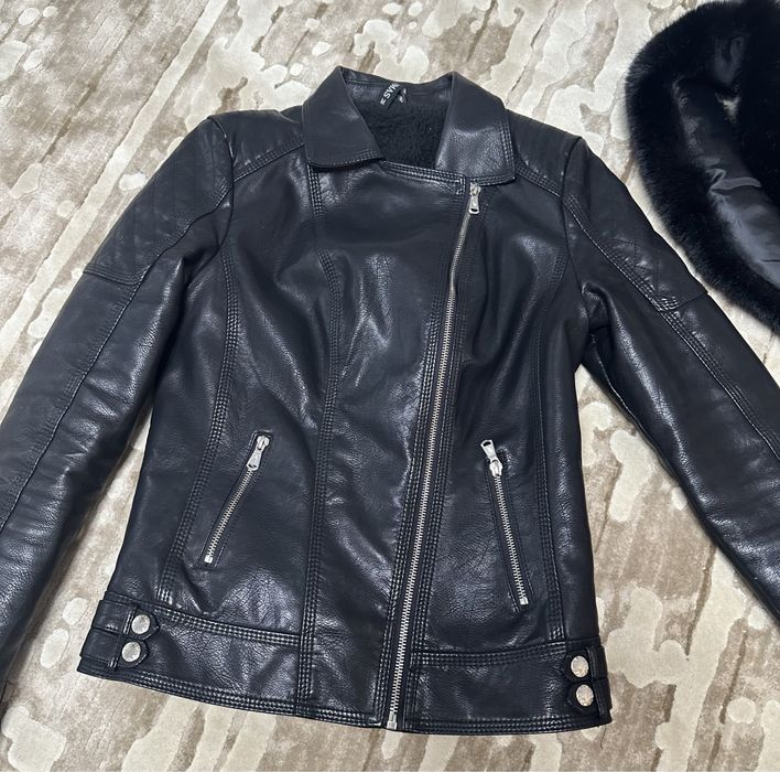 Утеплена шкіряна куртка