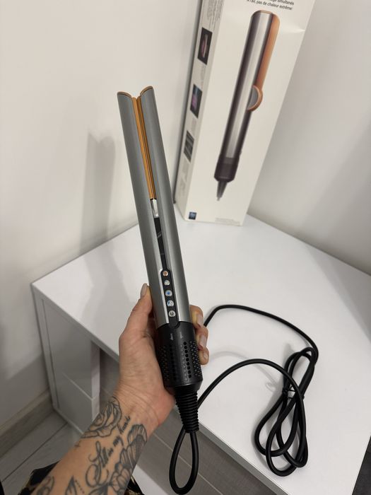 Dyson airstrate (фен , вирівнювач)