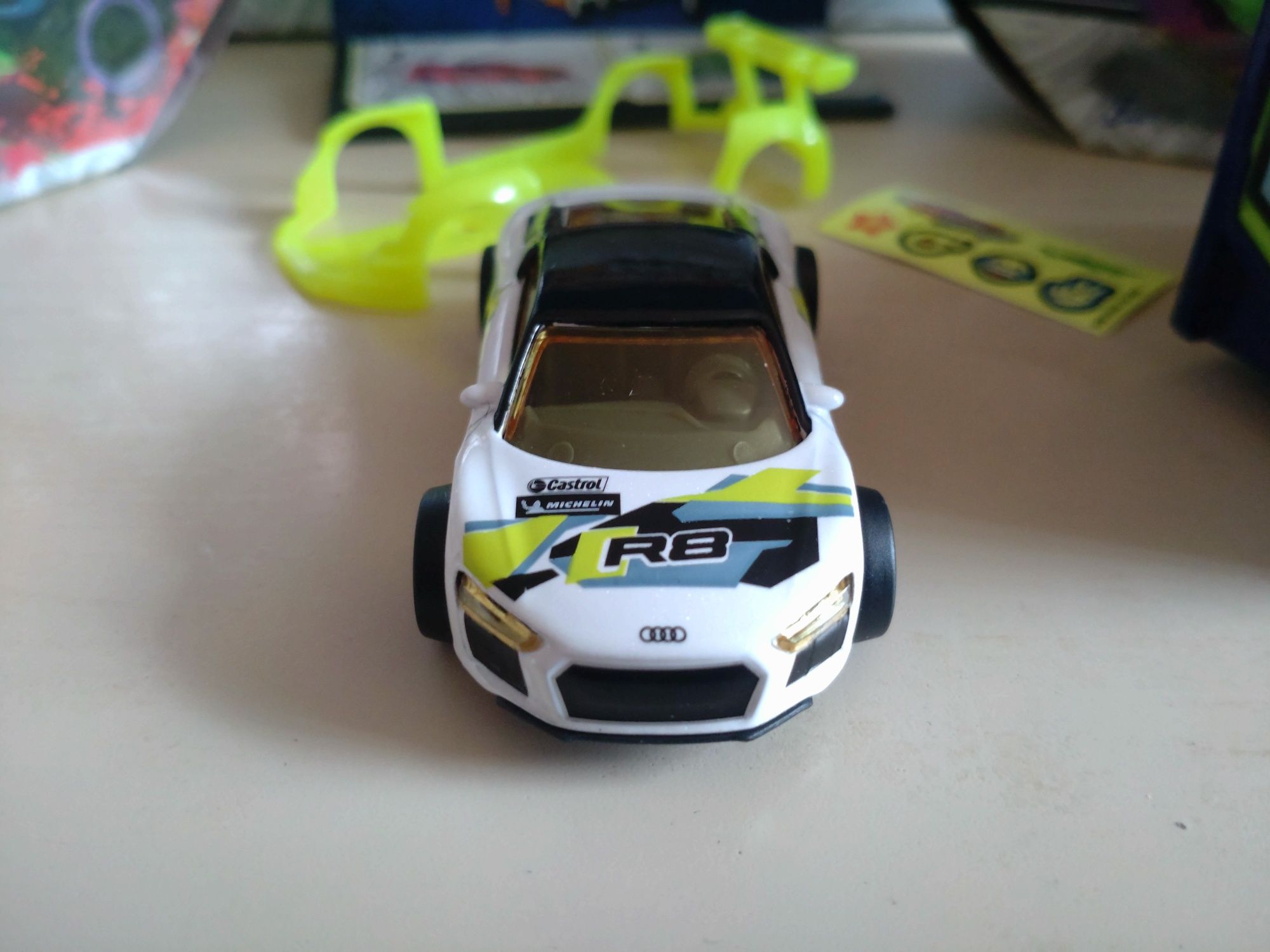 Majorette Tune-Up's Audi R8 Coupe Neon Race Deluxe Premium