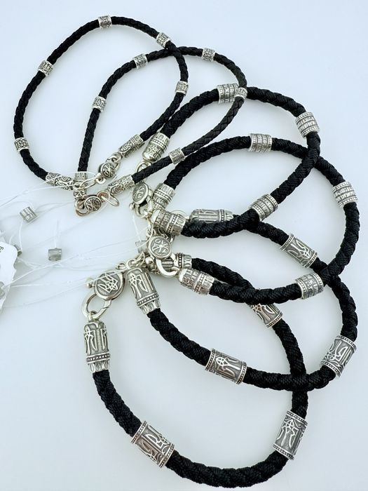 Срібні браслети з шовком