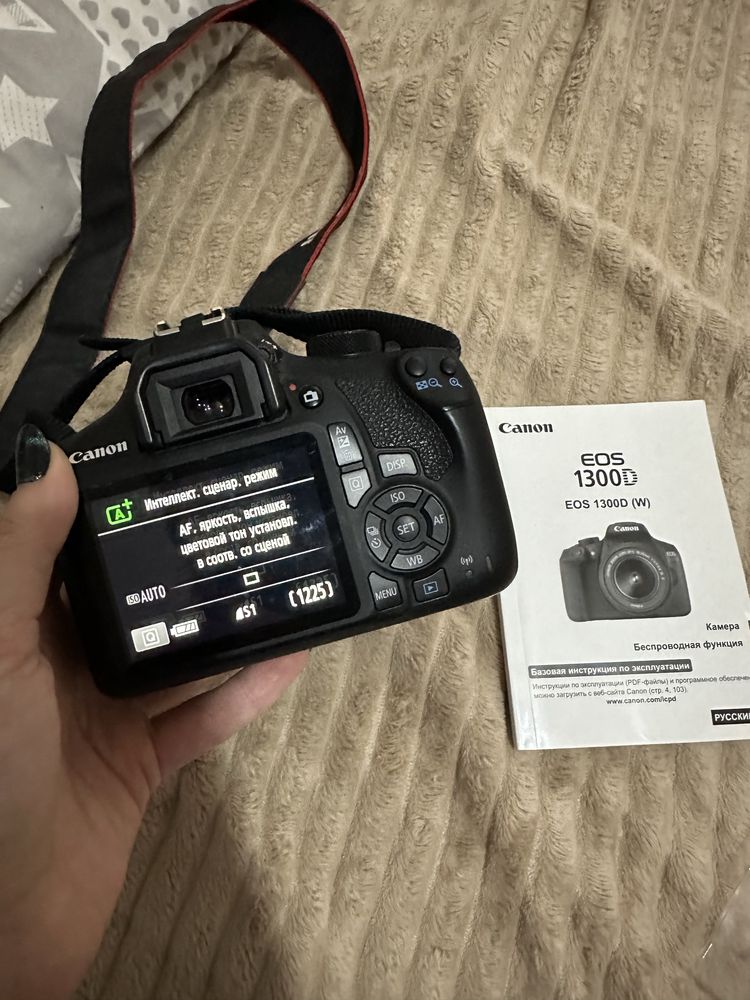 Продам фотоапарат Canon EOS 1300D