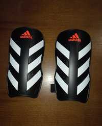 Caneleiras Adidas