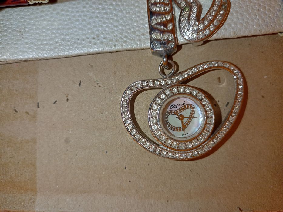 Часы Chopard с камнями