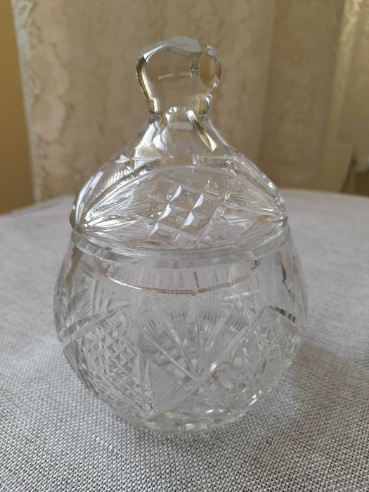 Kryształowa cukierniczka