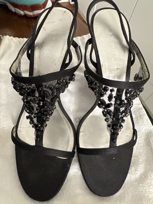 Varios pares de sapatos, que nao consigo usar.