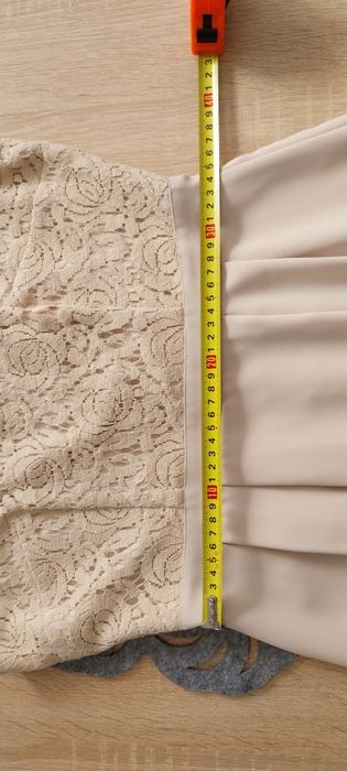 Elegancka sukienka z koronką