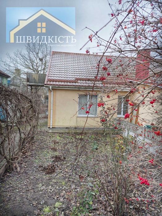 √ Частина будинку з виходом до озера Басівкут