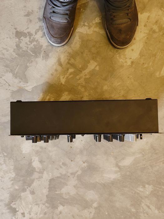 Mesa de Mistura DJ Behringer DJX750 - Profissional com Efeitos Digitai