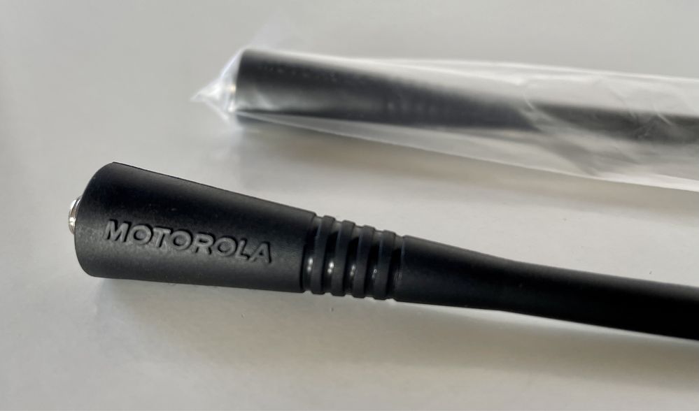 Motorola Antena UHF  - 17 cm. - Czarna - Nowa