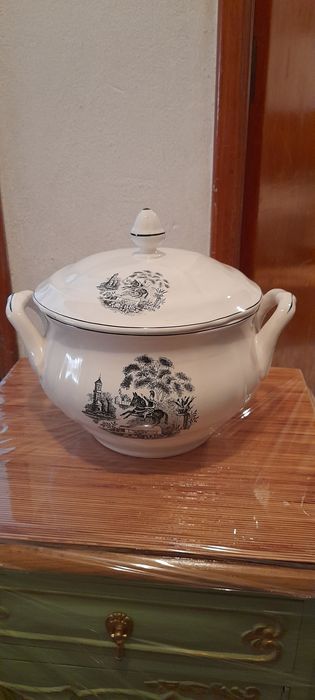 Terrina antiga inglesa