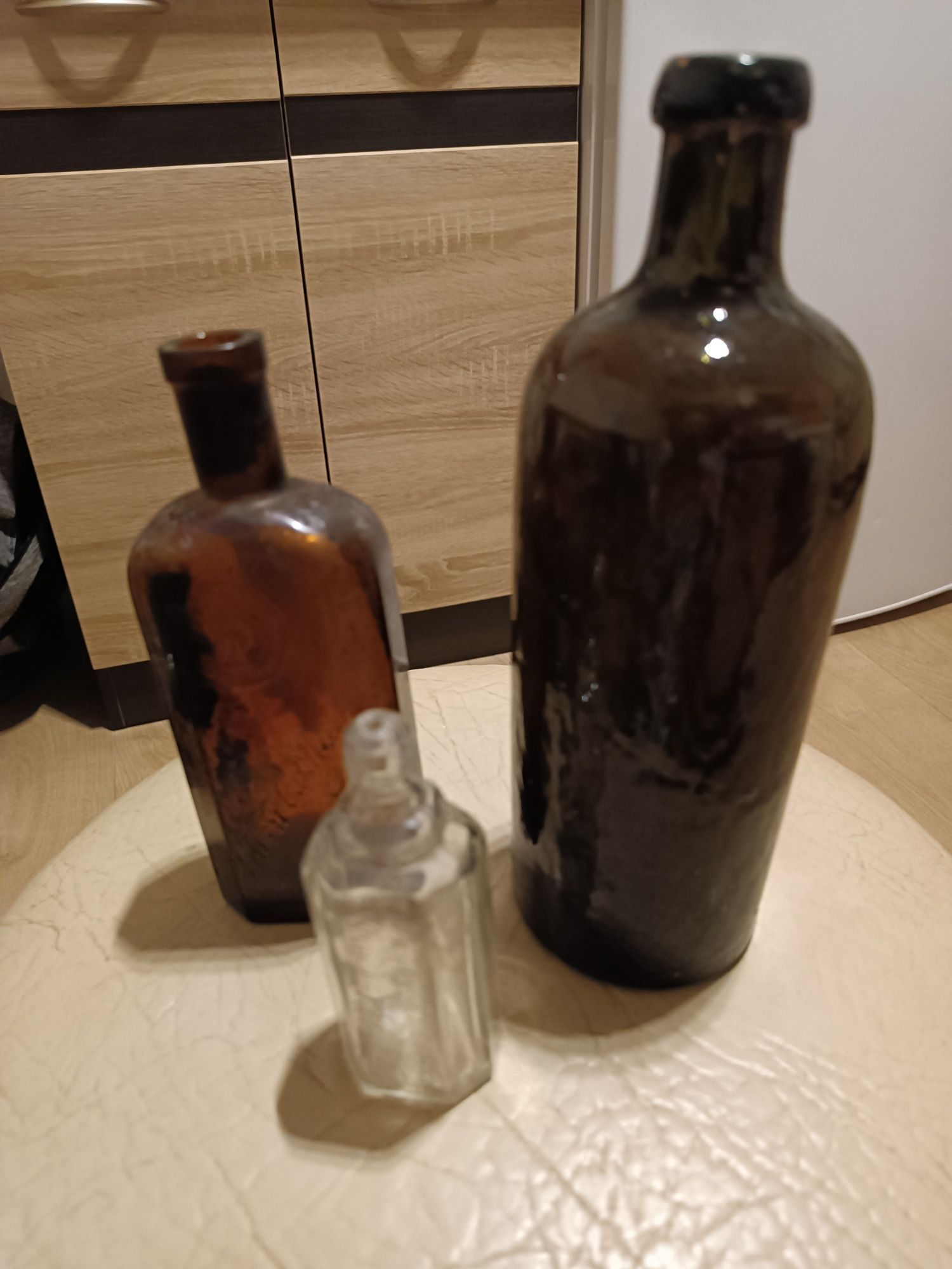 Zestaw starodawnych butelek