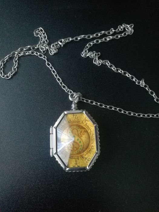 Medalhão de Salazar slytherin