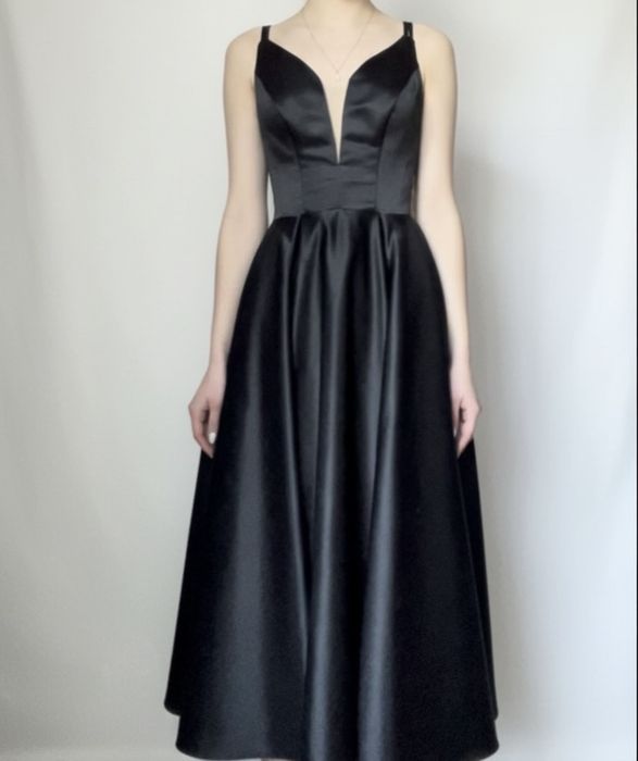 Чорна атласна сукня , розмір 42-44