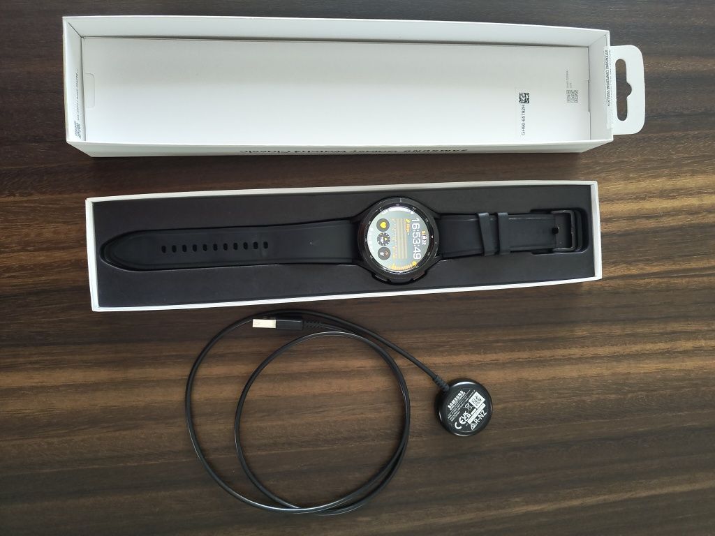 Galaxy Watch4 Classic 44m + 3 pulseiras diferentes