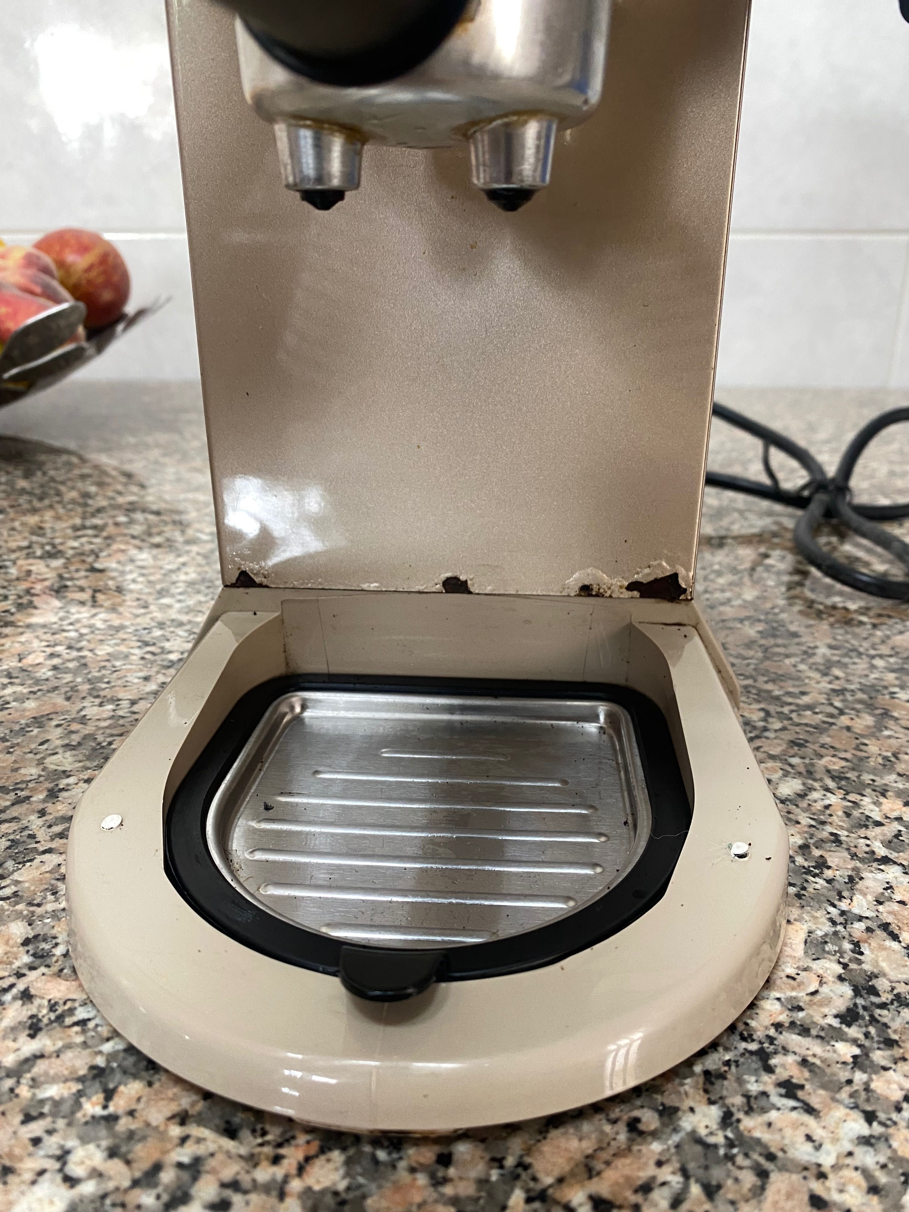 Máquina de Café com punho Delonghi