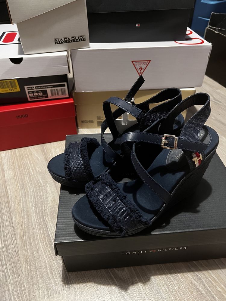 Nowe granatowe buty tommy hilfiger sandały na konturnie 38